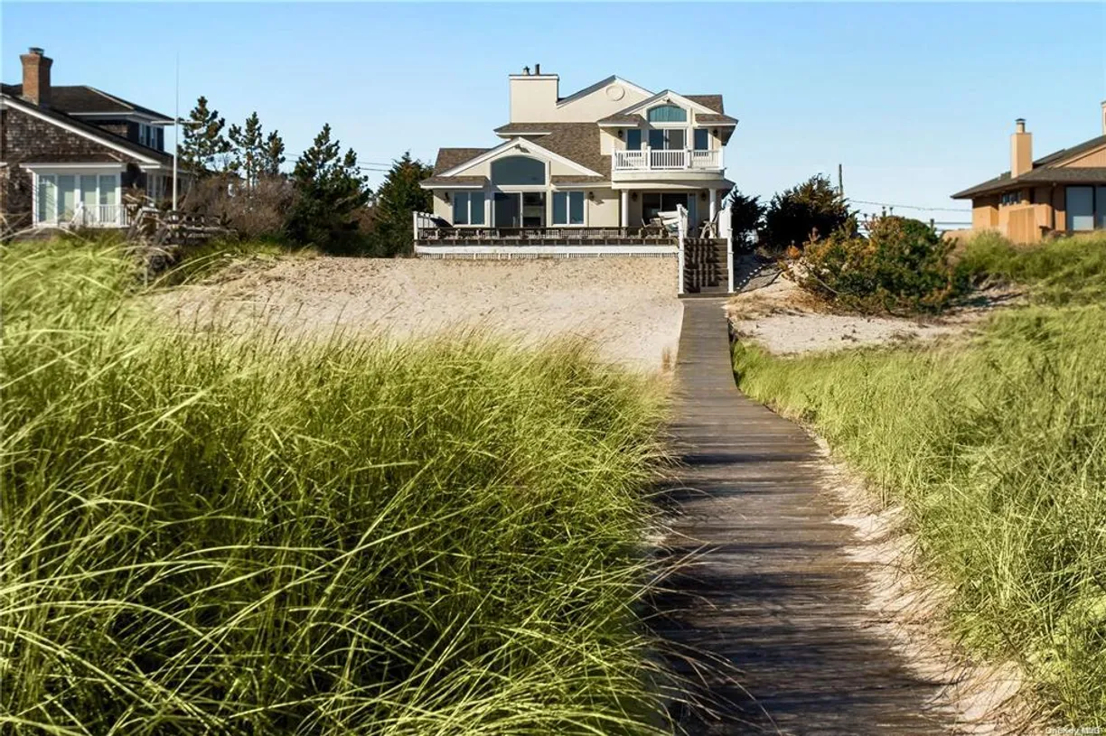 The Hamptons Real Estate | View 325 Dune Rd | Listing