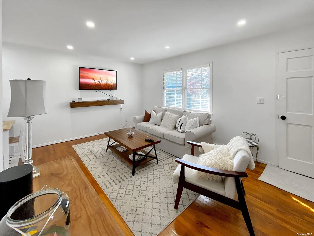 The Hamptons Real Estate | View 18 Old Riverhead Road | Listing