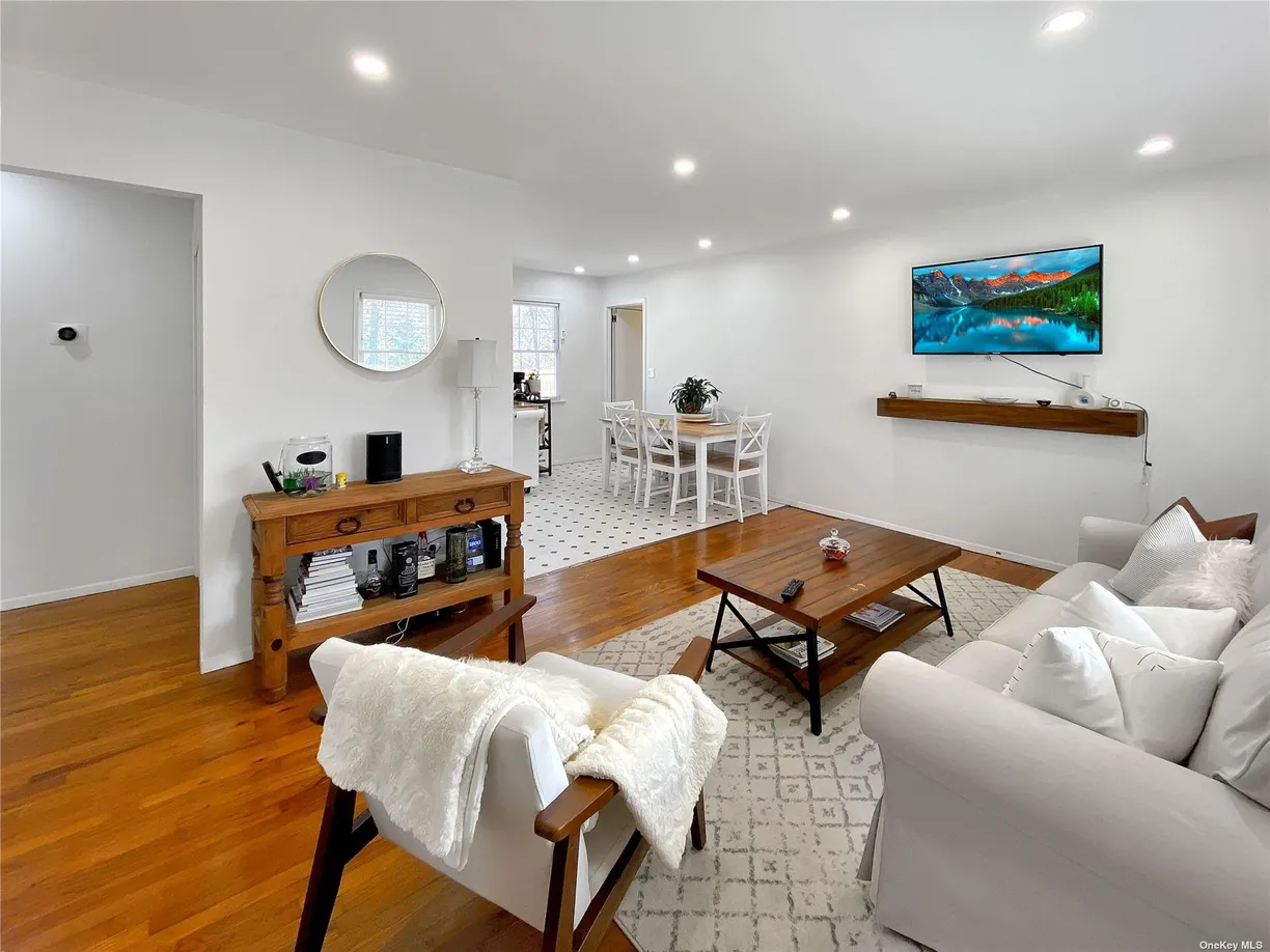 The Hamptons Real Estate | View 18 Old Riverhead Road | 3 Beds, 2 Baths