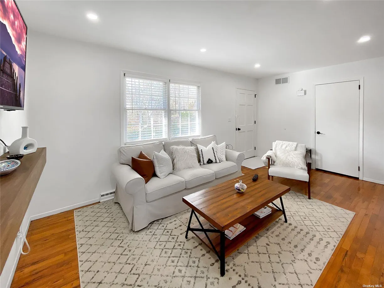 The Hamptons Real Estate | View 18 Old Riverhead Road | Listing
