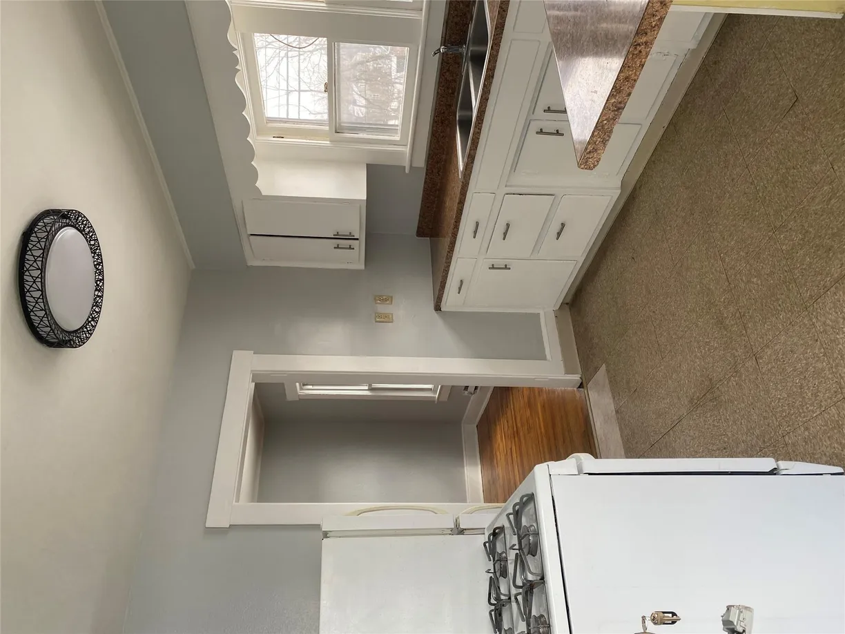 Rockland/Orange/NJ Real Estate | View 464 Route 17M, 4 | 2 Beds, 1 Bath