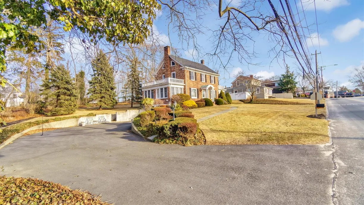The Hamptons Real Estate | View 280 Wickham Avenue | Listing
