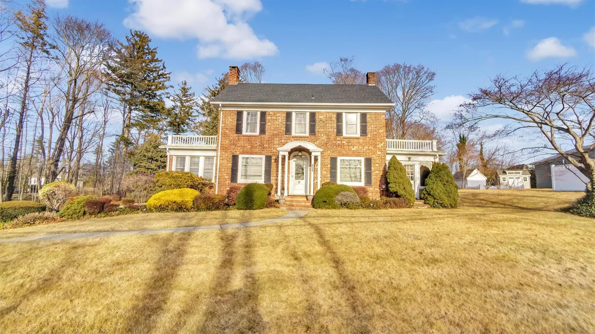 The Hamptons Real Estate | View 280 Wickham Avenue | 3 Beds, 2 Baths