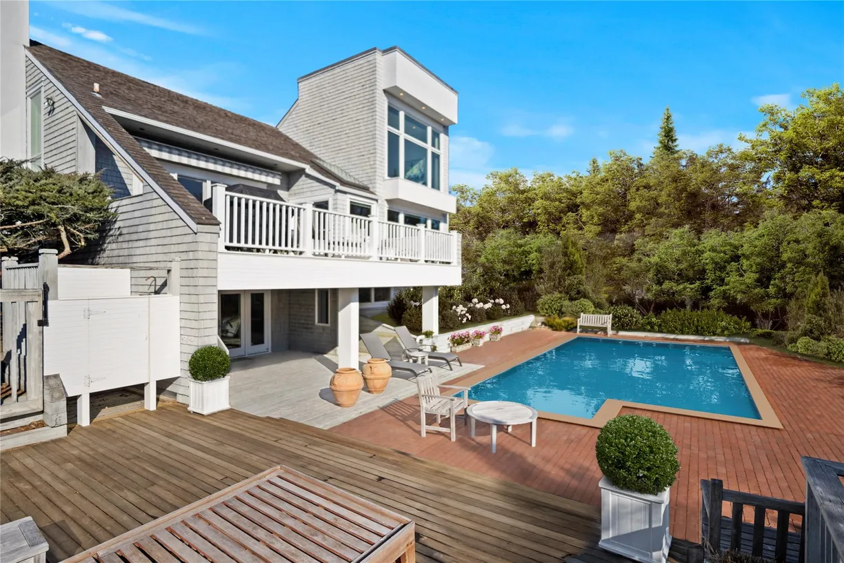 The Hamptons Real Estate | View 61 Seabreeze Lane | Listing