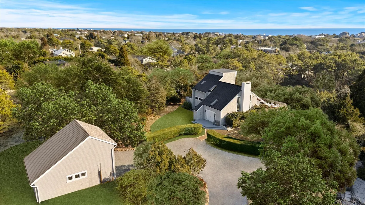 The Hamptons Real Estate | View 61 Seabreeze Lane | 4 Beds, 3 Baths