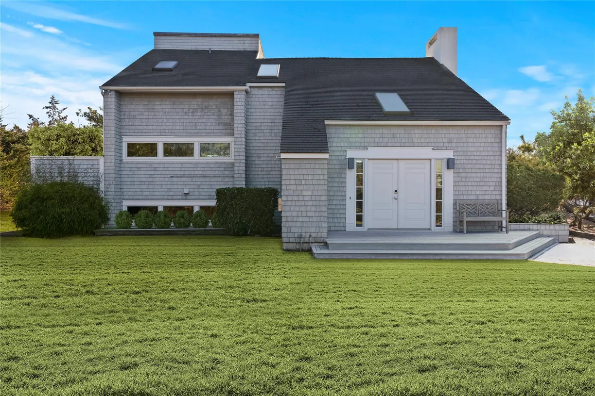 The Hamptons Real Estate | View 61 Seabreeze Lane | Listing