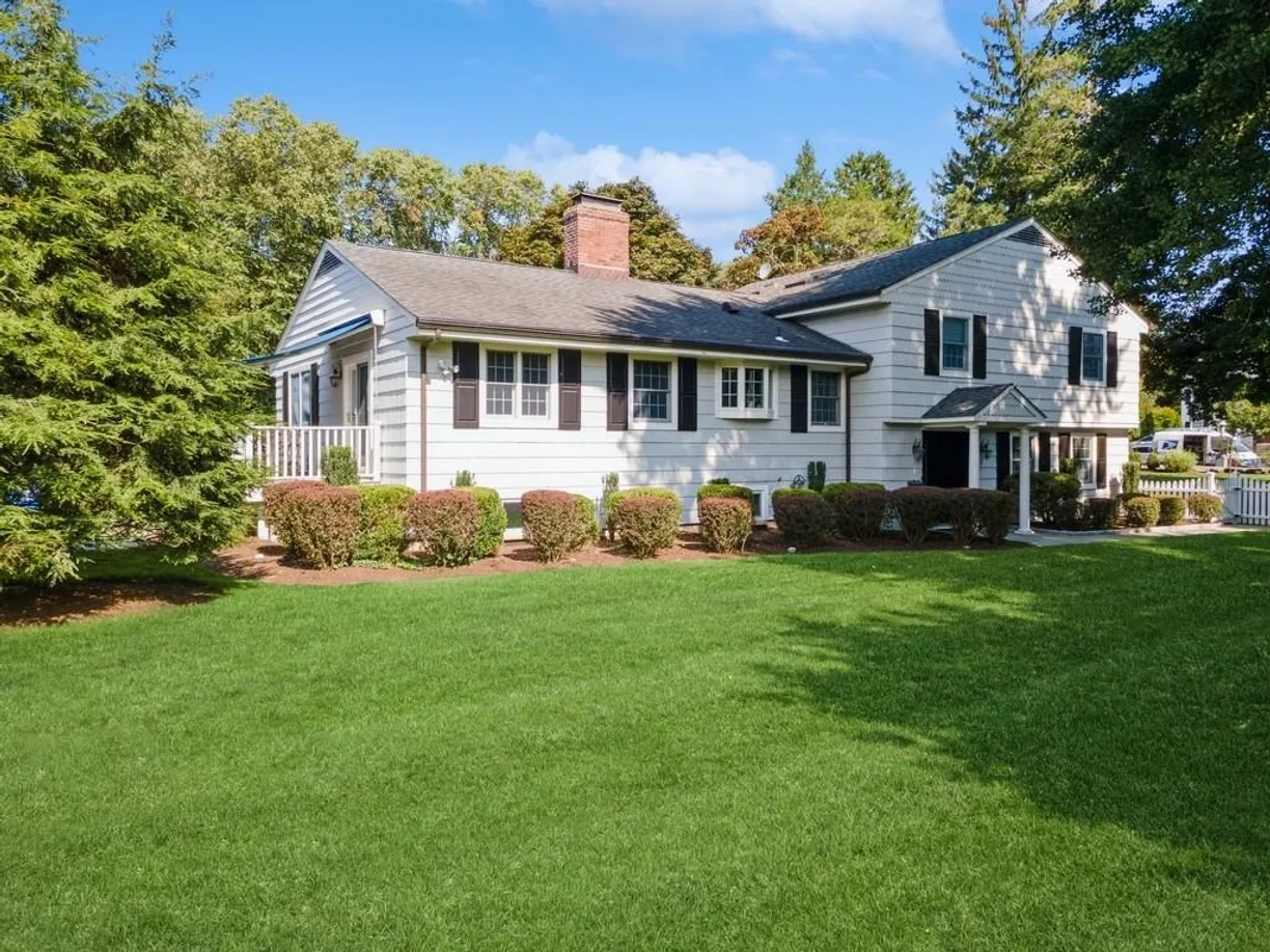 Westchester Real Estate | View 473 Park Avenue | 4 Beds, 3 Baths