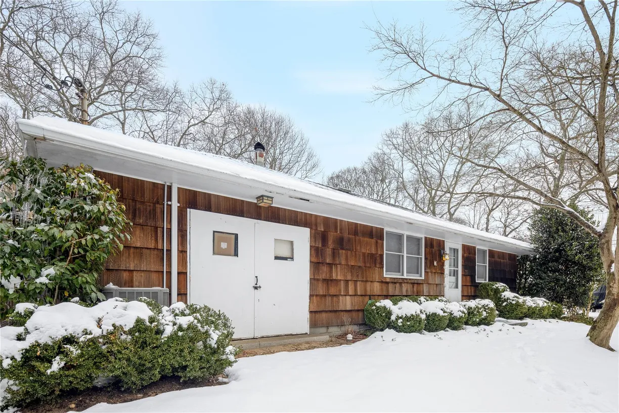 The Hamptons Real Estate | View 143 Gardiner Avenue | Listing