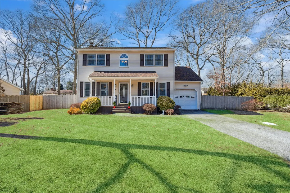 The Hamptons Real Estate | View 6 Wilson Avenue | 3 Beds, 1 Bath