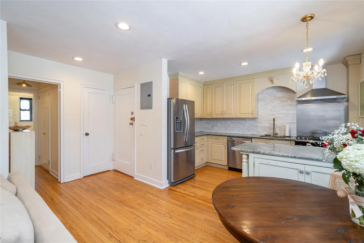 Westchester Real Estate | View 50 Manchester Road, 2R | Listing