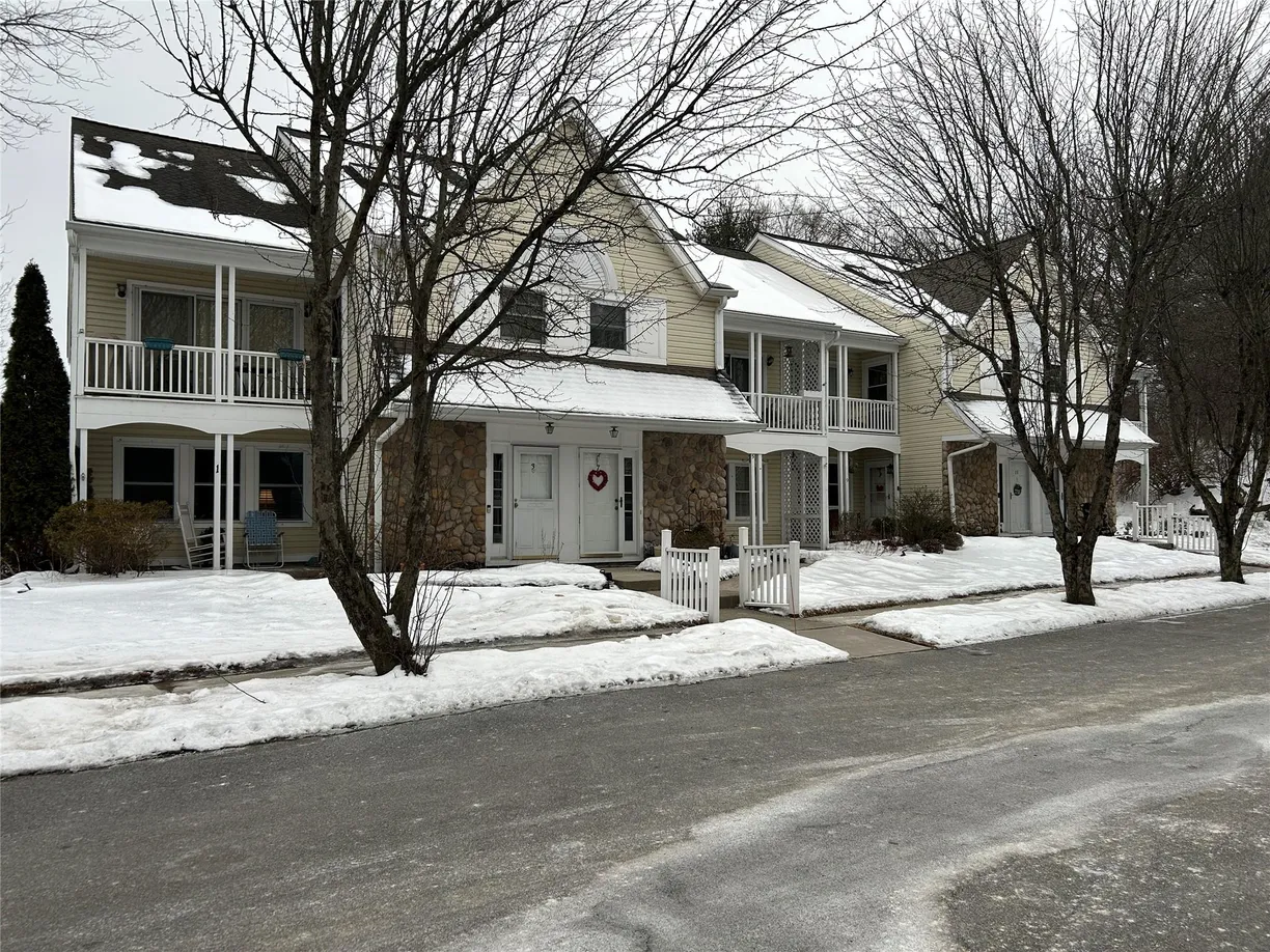 Hudson Valley Real Estate | View 5 Burnham Court | 1 Bed, 1 Bath