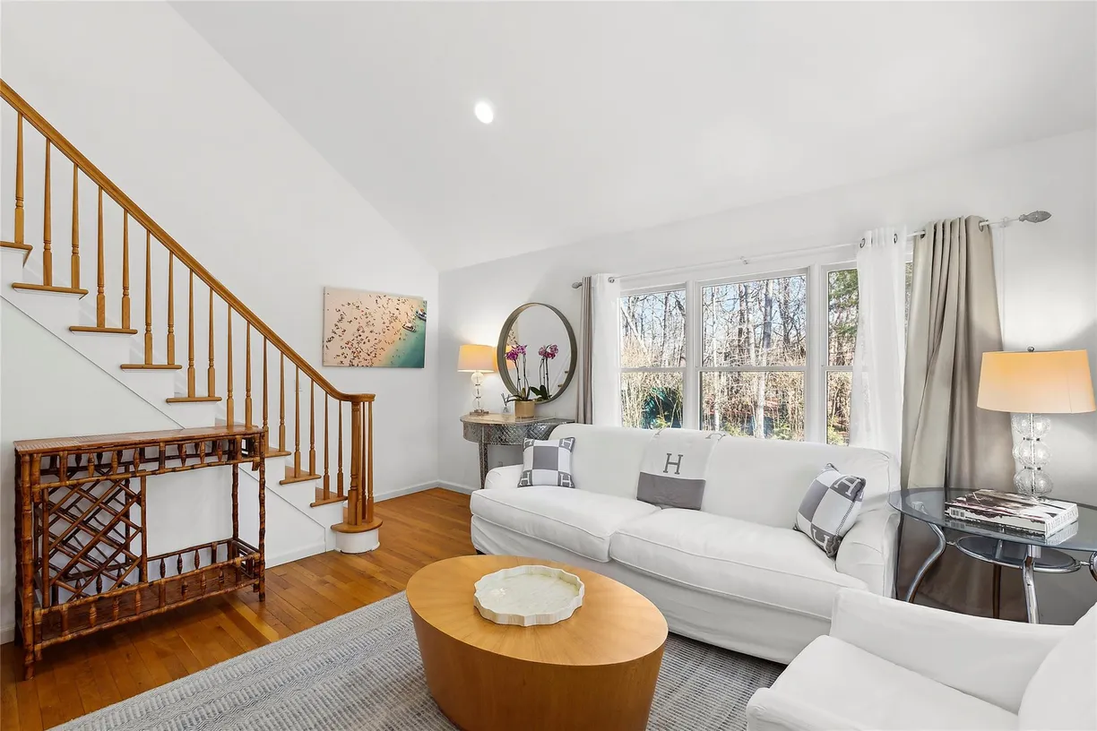 The Hamptons Real Estate | View 7 Wooded Oak Lane | Listing