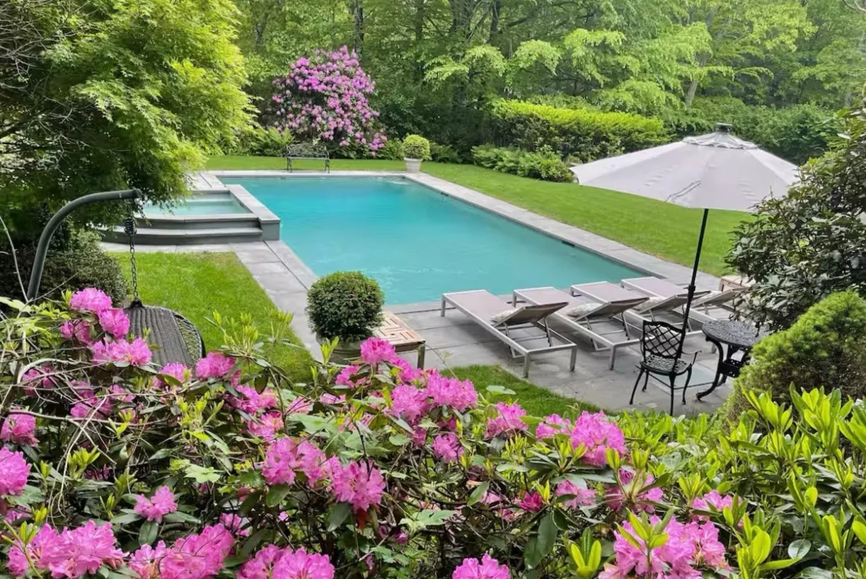 The Hamptons Real Estate | View 7 Wooded Oak Lane | 3 Beds, 2 Baths