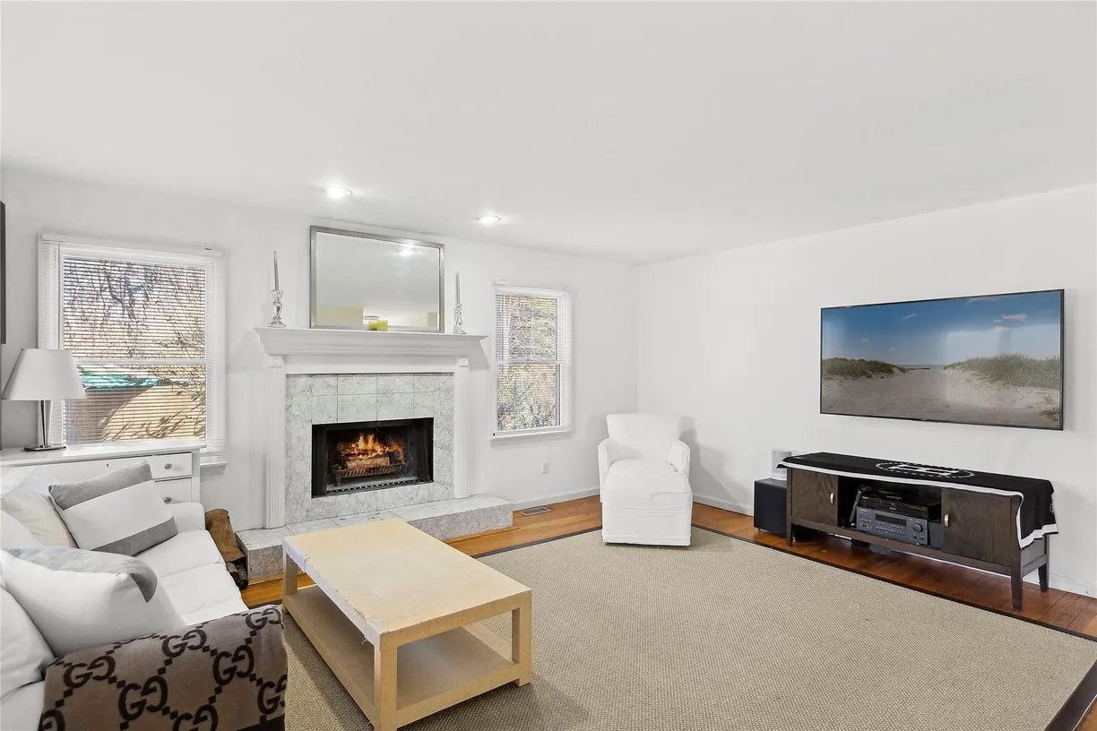 The Hamptons Real Estate | View 7 Wooded Oak Lane | Listing