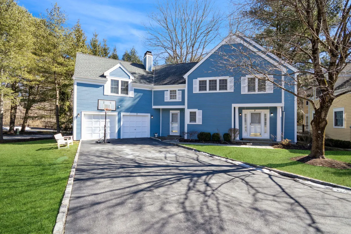 Westchester Real Estate | View 7 Deer Ridge | 3 Beds, 3 Baths