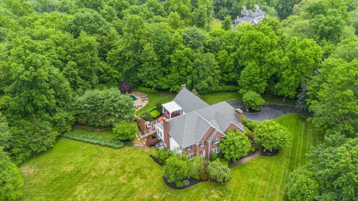 Rockland/Orange/NJ Real Estate | View 29 Benson Point Court | 7 Beds, 6 Baths