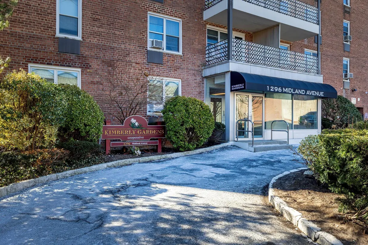 Westchester Real Estate | View 1296 Midland Avenue, E6 | Listing