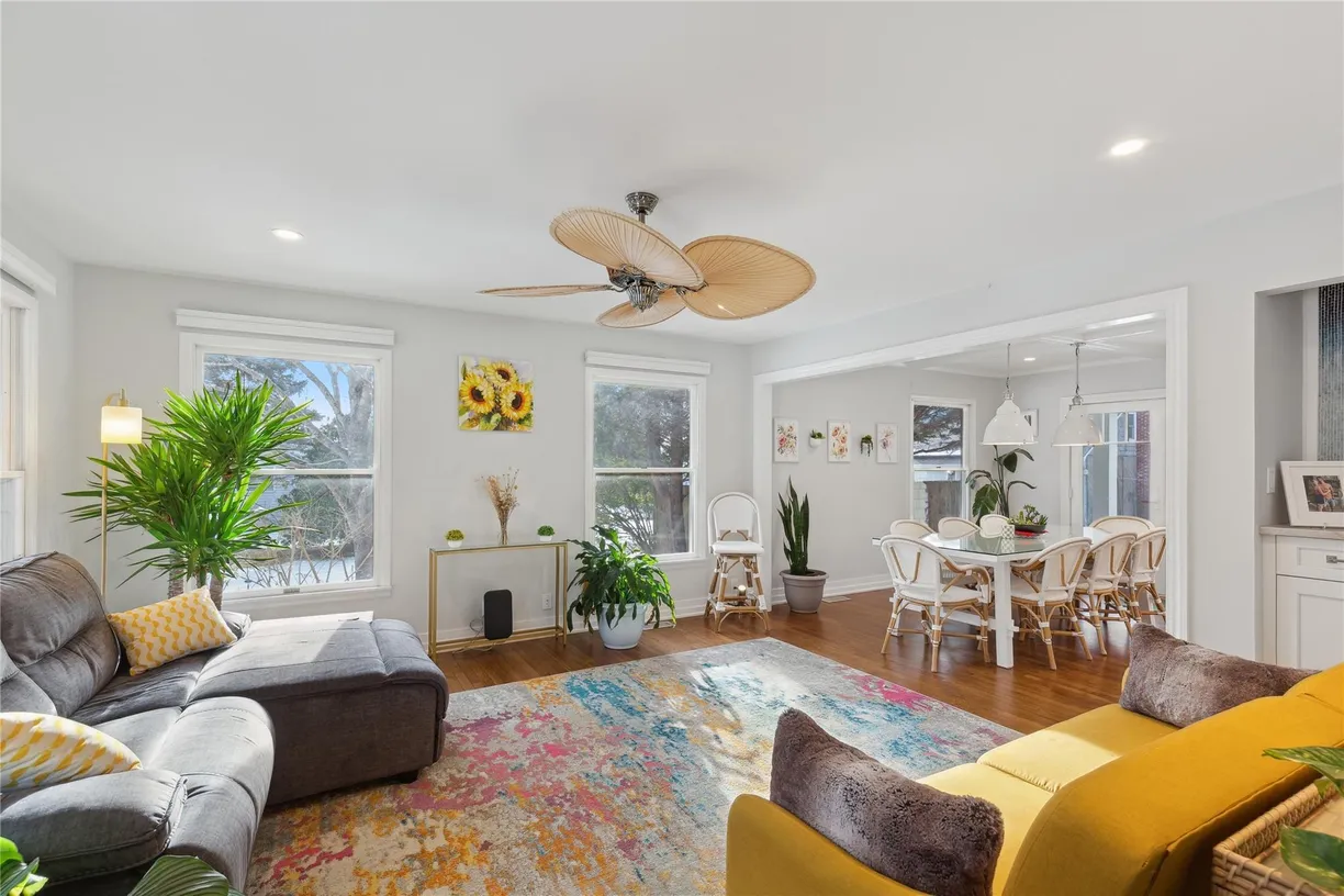 The Hamptons Real Estate | View 59 N BAY Avenue | Listing