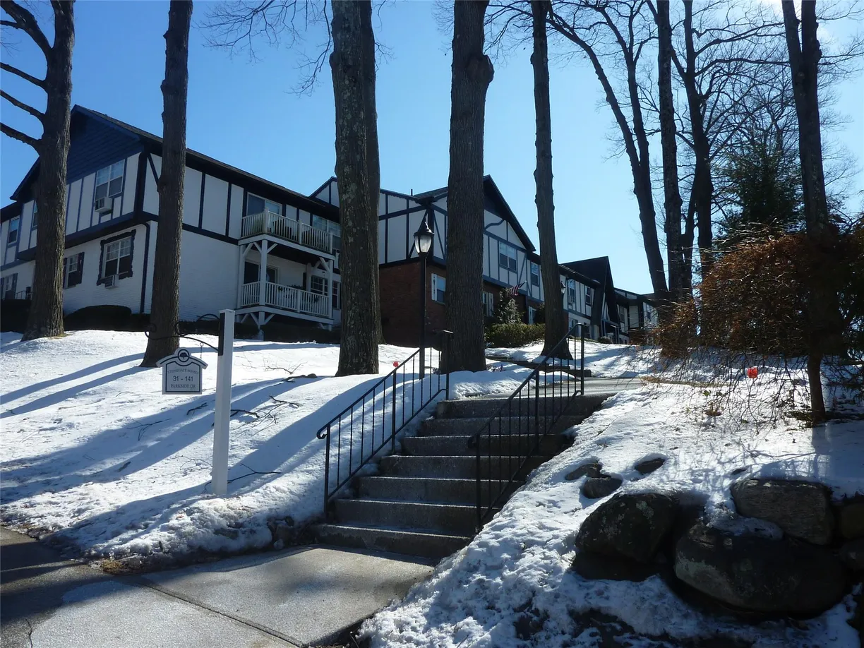 Rockland/Orange/NJ Real Estate | View 133 B Parkside Drive, 133 B | 2 Beds, 1 Bath