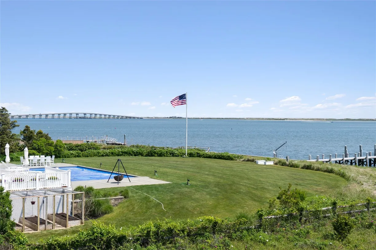 The Hamptons Real Estate | View 36 Oak Lane | Listing