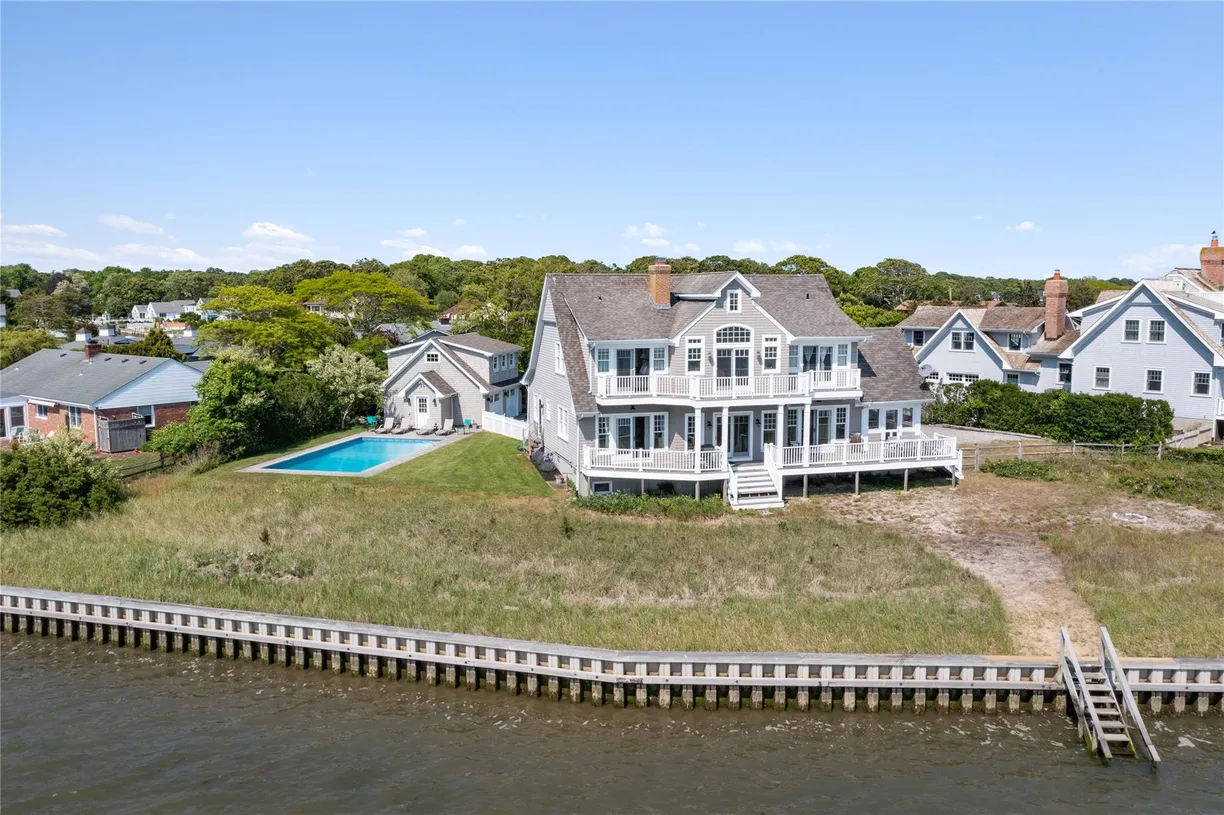 The Hamptons Real Estate | View 36 Oak Lane | Listing