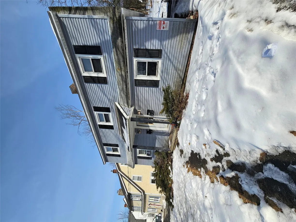 Hudson Valley Real Estate | View 50 S Chestnut Street | 1 Bed, 1 Bath