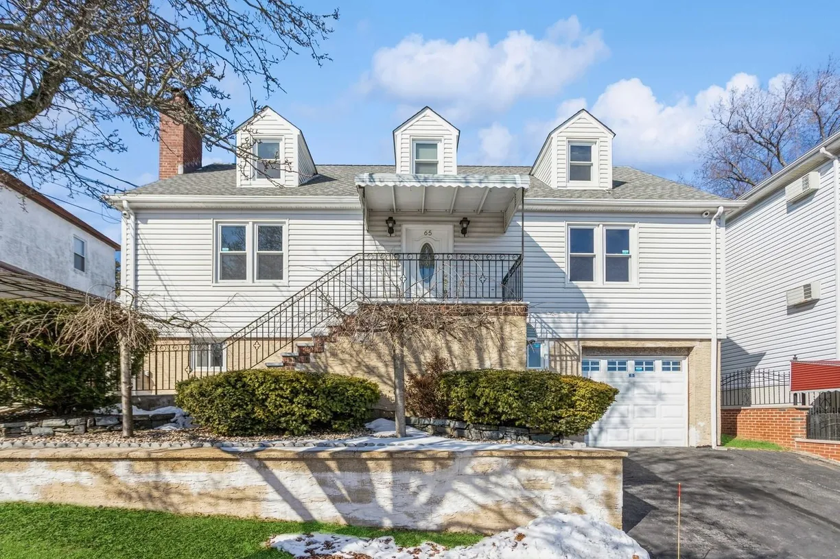 Westchester Real Estate | View 65 Tower Place, 2 | 1 Bed, 1 Bath
