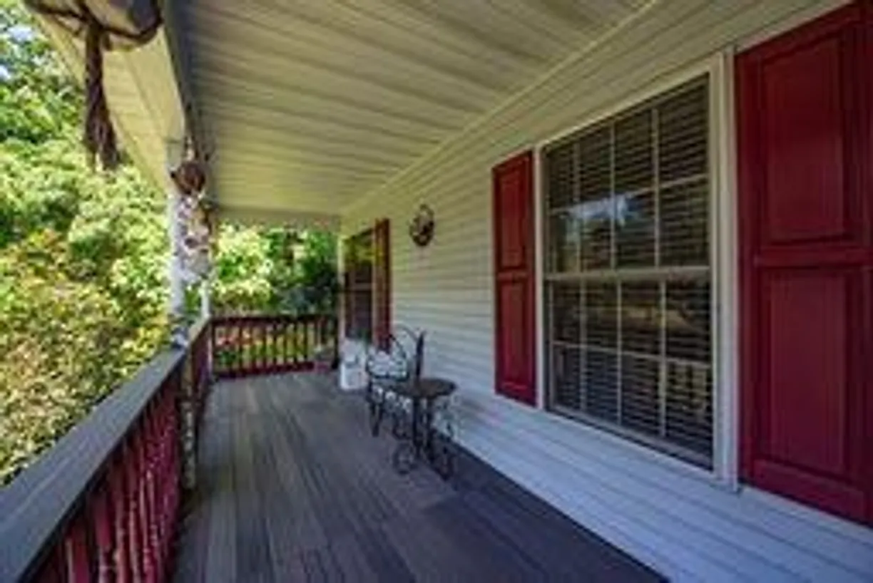 The Hamptons Real Estate | View 63 E Tiana Road | Listing