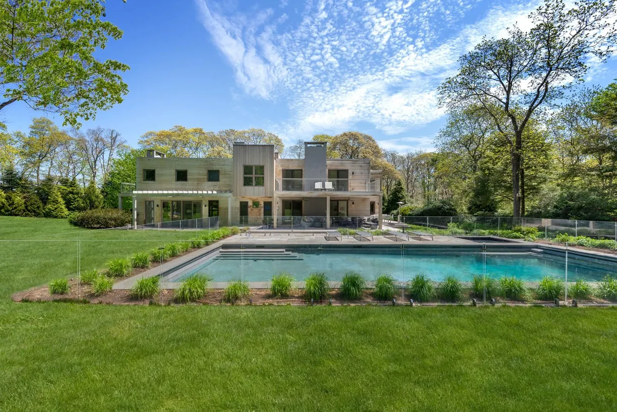 The Hamptons Real Estate | View  | 5 Beds, 6 Baths