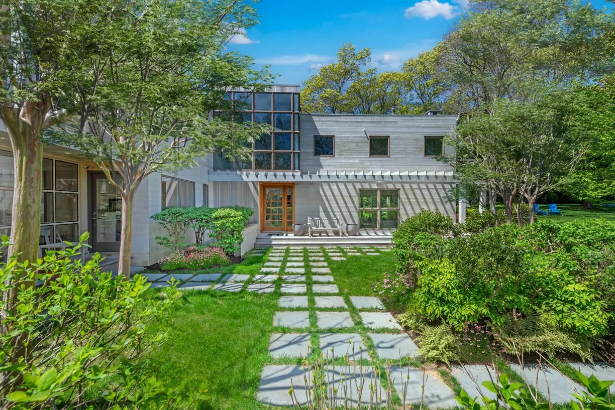 The Hamptons Real Estate | View  | Listing