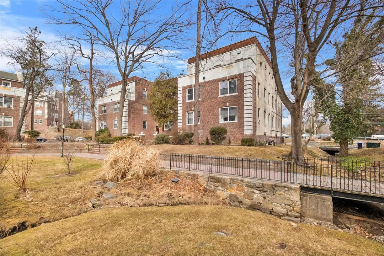 Westchester Real Estate | View 5 Sunnybrook Road, 2D | Listing