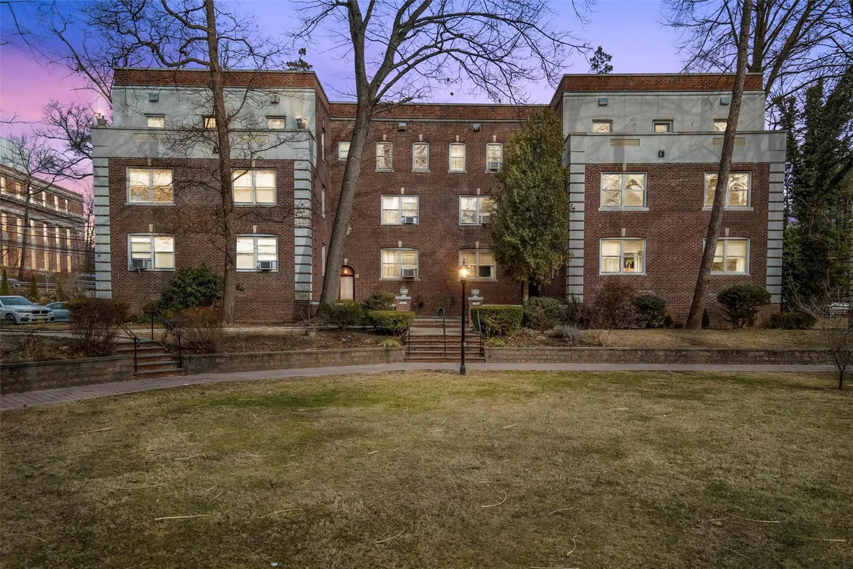 Westchester Real Estate | View 5 Sunnybrook Road, 2D | 2 Beds, 1 Bath