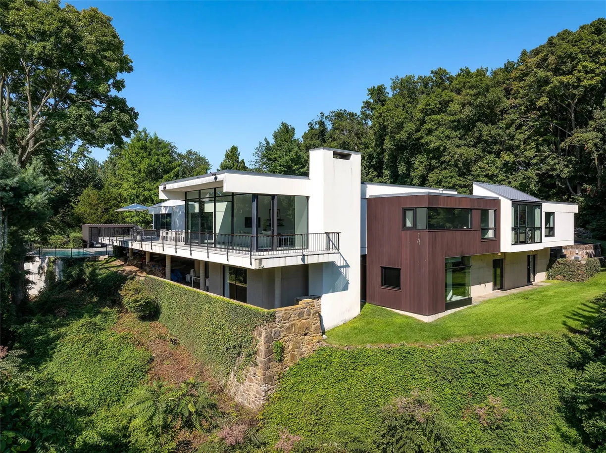 Westchester Real Estate | View 17 Pilgrim Road | Listing