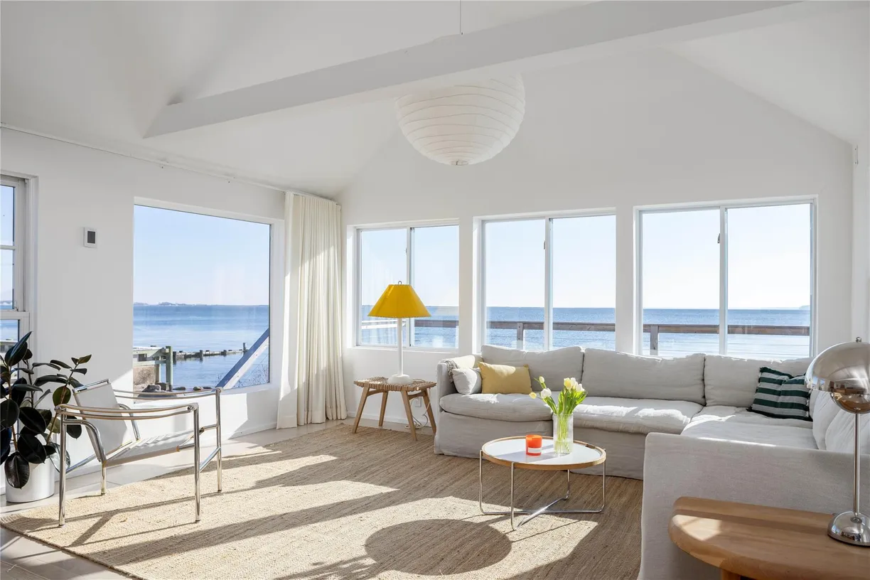 The Hamptons Real Estate | View 2400 Bay Avenue | Listing