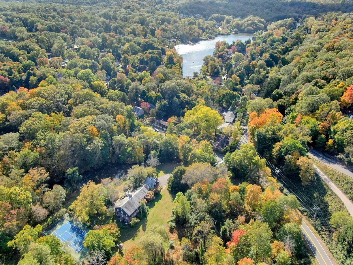 Rockland/Orange/NJ Real Estate | View 374 S Mountain Road | 6 Beds, 4 Baths