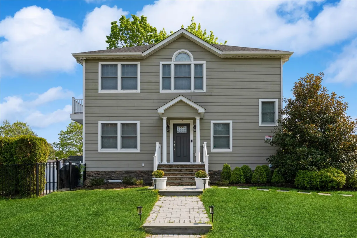 The Hamptons Real Estate | View 300 Fiddler Lane | Listing