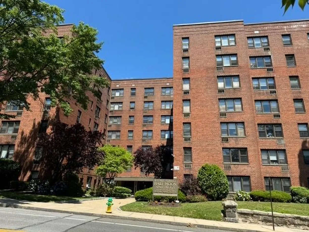 Westchester Real Estate | View 11 Lake Street, 2Y | 1 Bed, 1 Bath