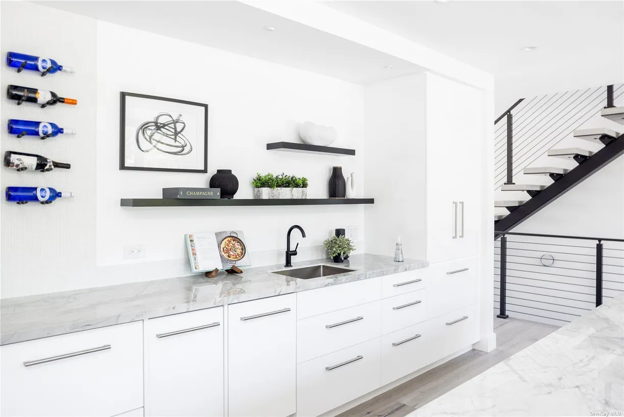 The Hamptons Real Estate | View 290 Windward Road | 5 Beds, 4 Baths