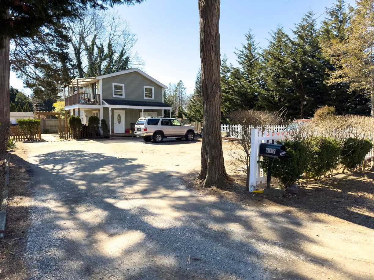 The Hamptons Real Estate | View 110 Flint Street | 3 Beds, 2 Baths