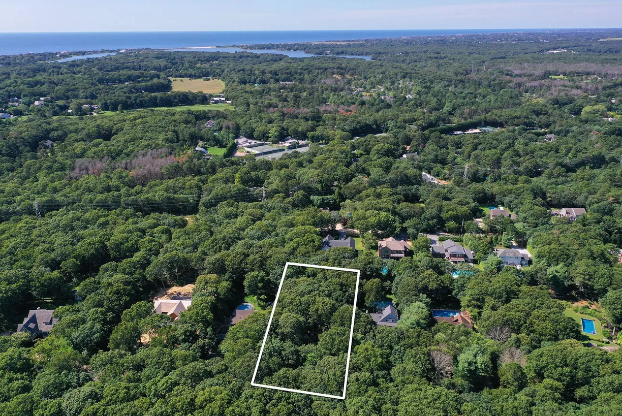 The Hamptons Real Estate | View 46 Towhee Trail | 5 Beds, 5 Baths