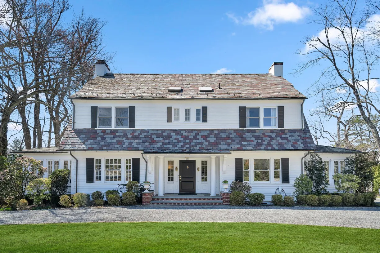 Westchester Real Estate | View 74 Mamaroneck Road | 4 Beds, 4 Baths