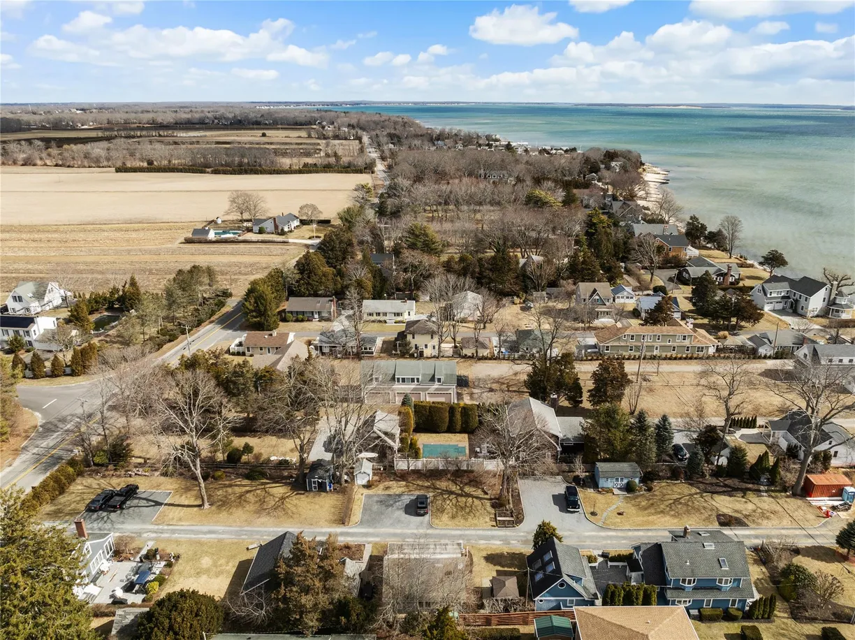 The Hamptons Real Estate | View 43 Phyllis Lane | Listing