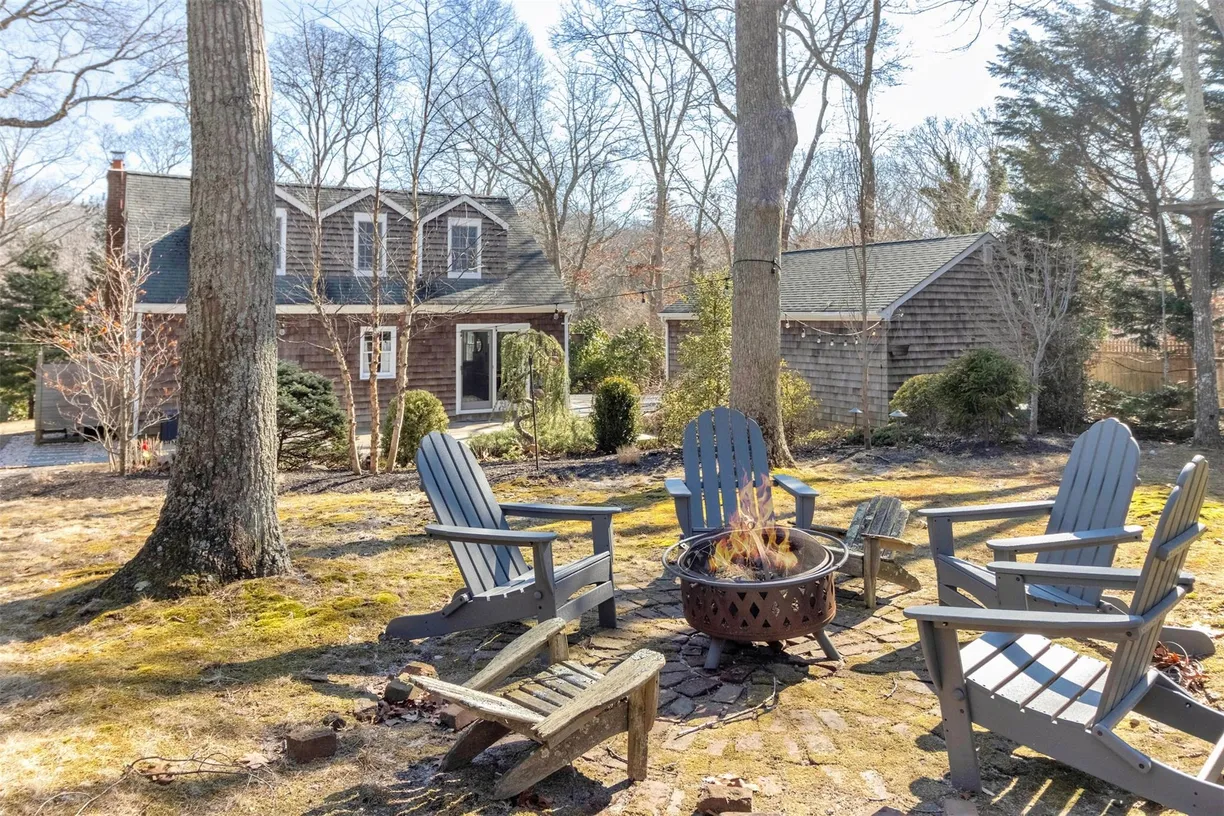 The Hamptons Real Estate | View 1500 Vanston Road | 3 Beds, 2 Baths