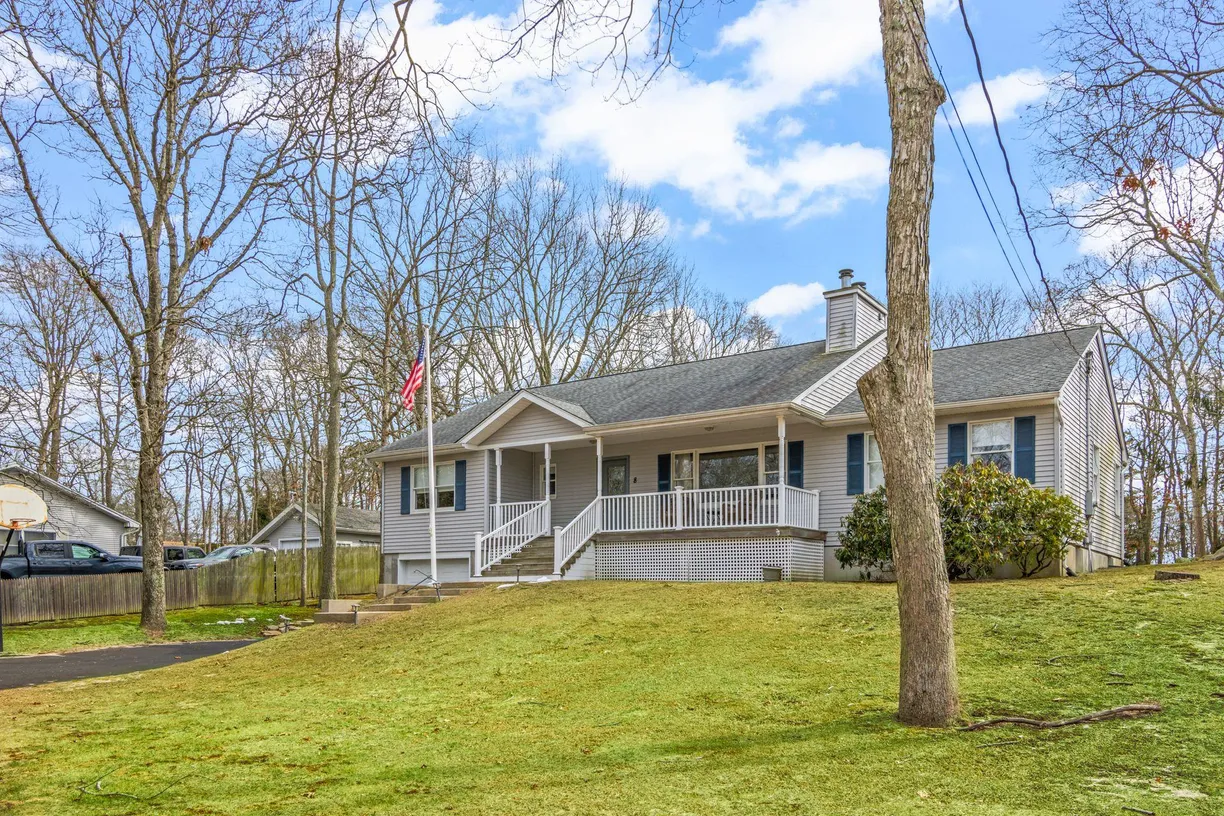 The Hamptons Real Estate | View 8 Rolling Woods Lane | Listing