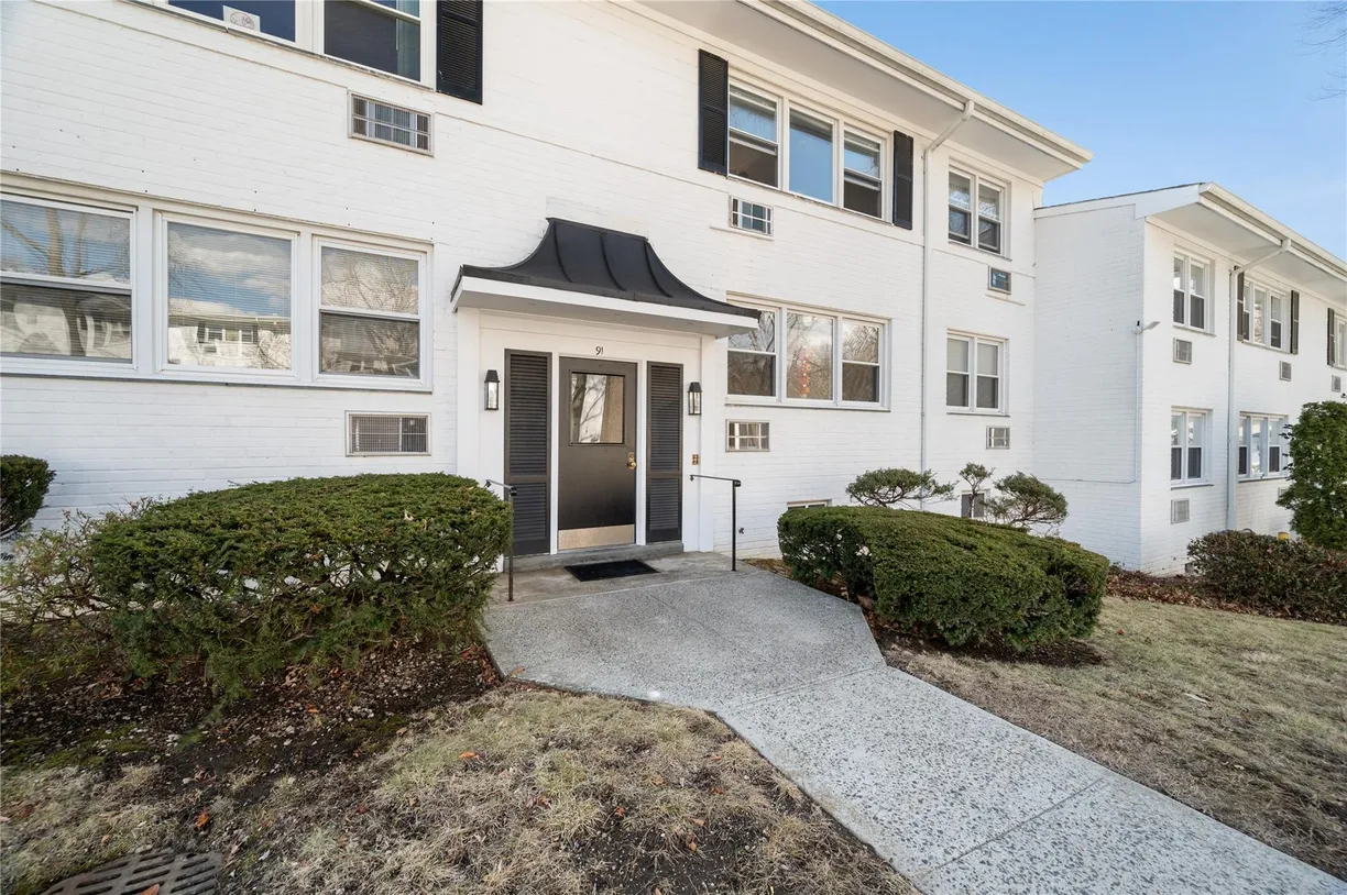 Westchester Real Estate | View 91 Avon Circle, D | 1 Bed, 1 Bath