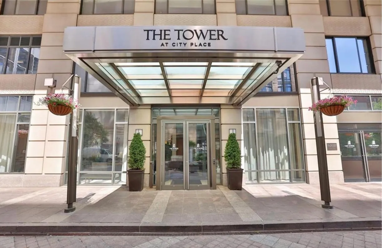 Westchester Real Estate | View 10 City Place, 9A | 2 Beds, 2 Baths