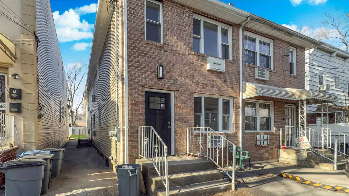New York City Real Estate | View 9 Holmes Lane | Listing