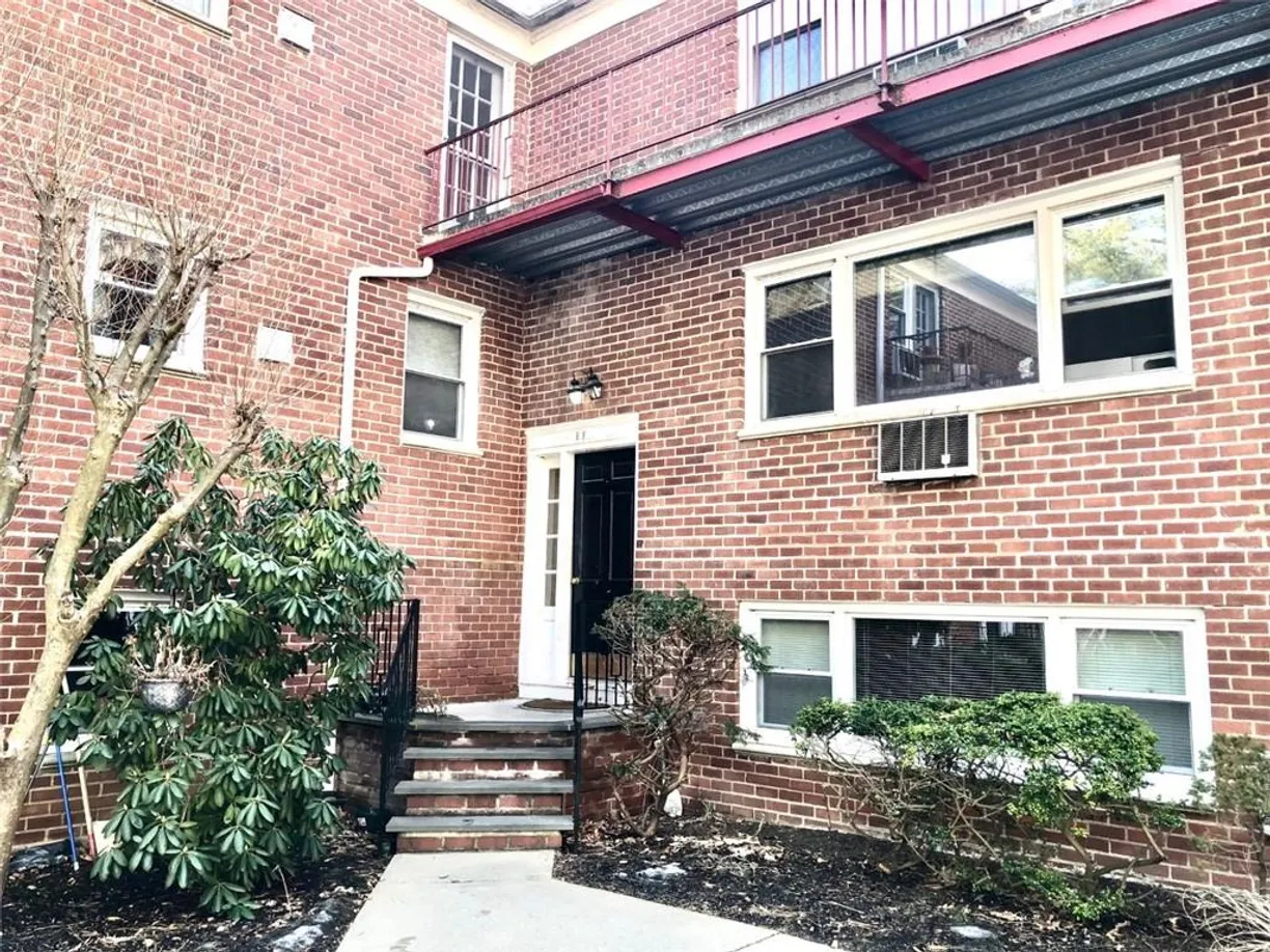 Westchester Real Estate | View 28 Barker Street, E3 | 1 Bed, 1 Bath