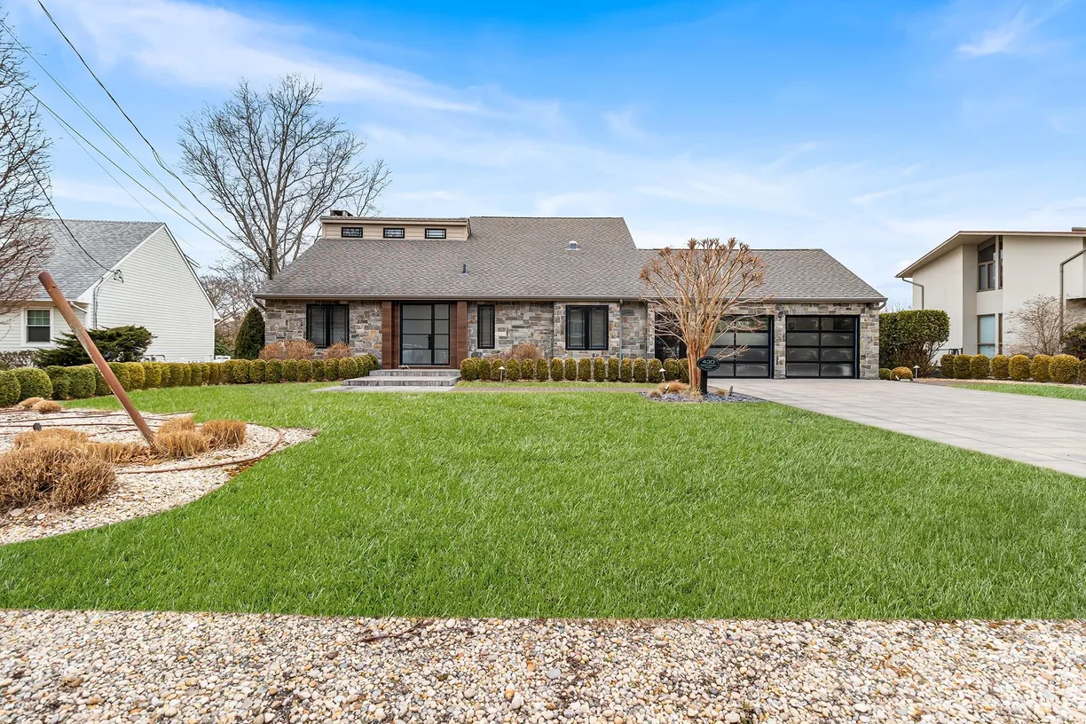 The Hamptons Real Estate | View 430 Snug Harbor Road | 3 Beds, 4 Baths