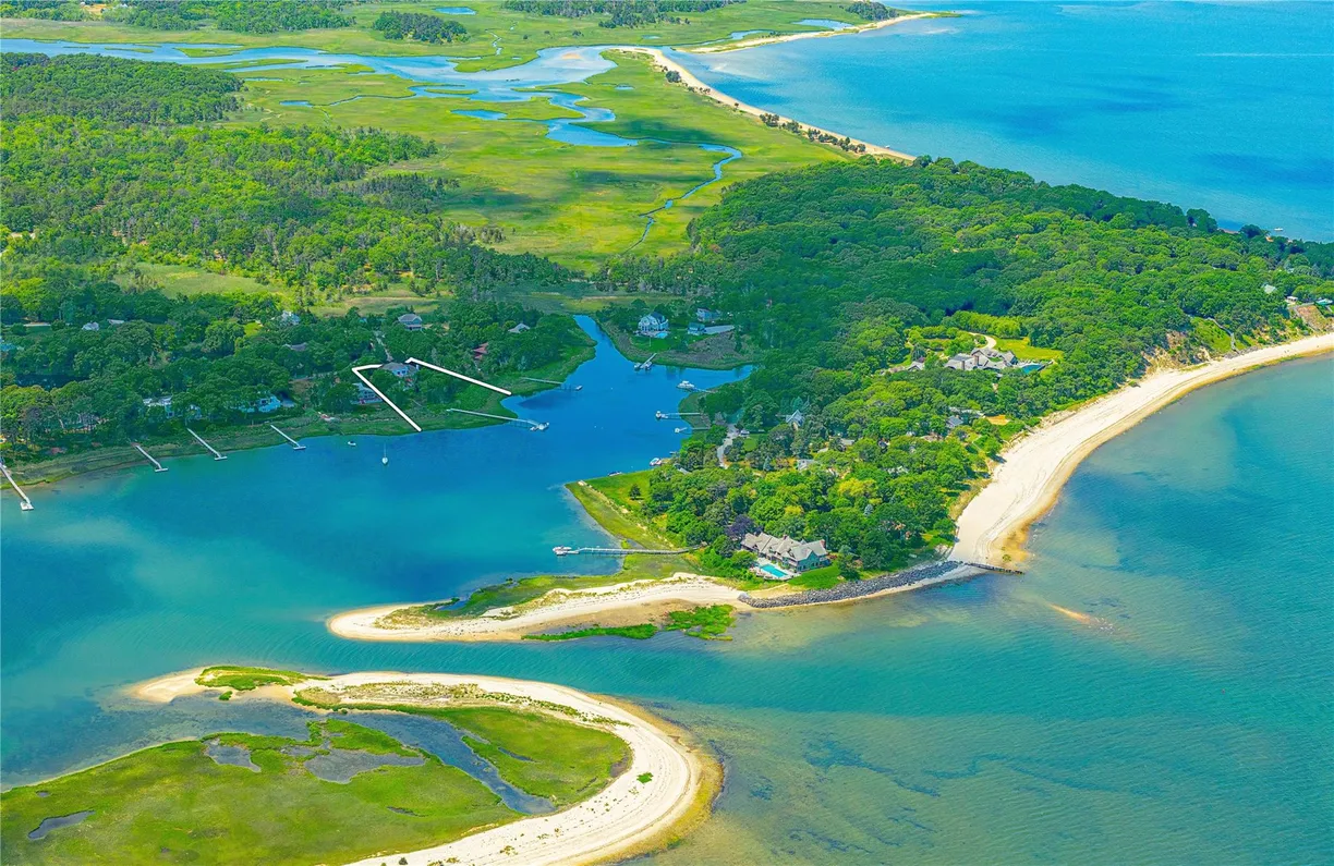 The Hamptons Real Estate | View 16 Duckwood Lane | Listing